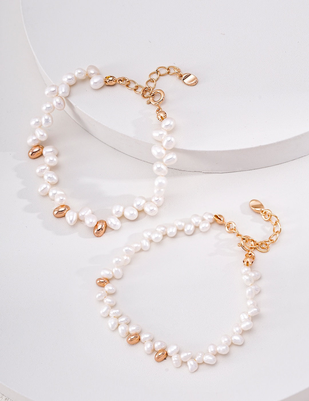 Élodie pearl bracelet finish options