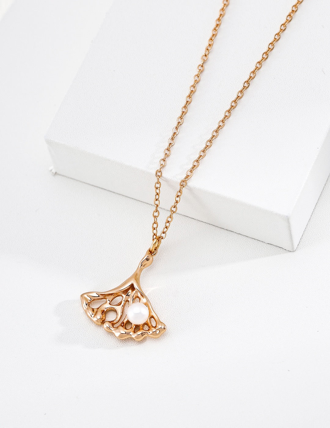Aveline Fan Pendant Necklace – view 4