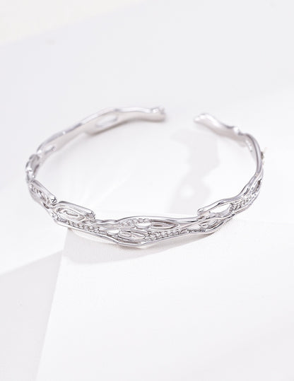 Élan crystal cuff bracelet detail