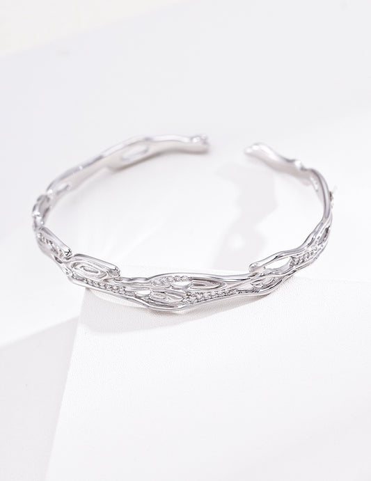 Élan crystal cuff bracelet detail
