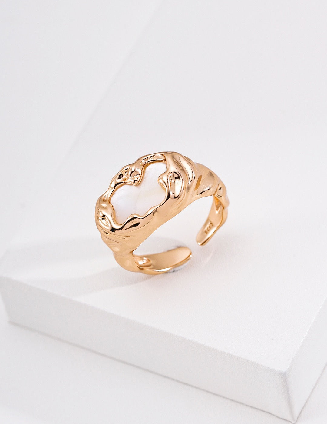 Marée mother-of-pearl adjustable ring in vintage gold