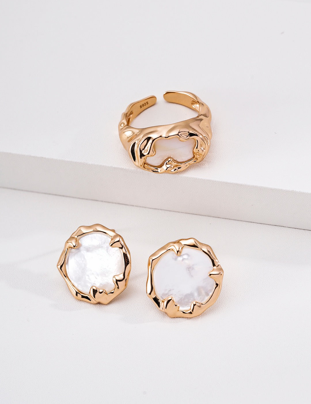Marée adjustable ring side detail