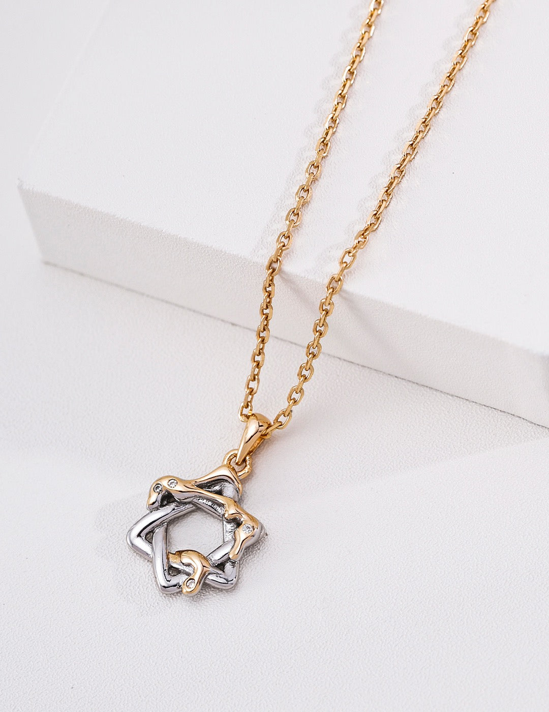 Étoile Entwined Pendant Necklace – view 2