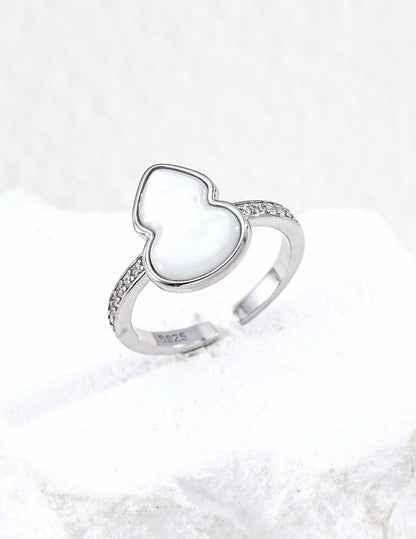 Trèfle Mother-of-Pearl Ring – view 6
