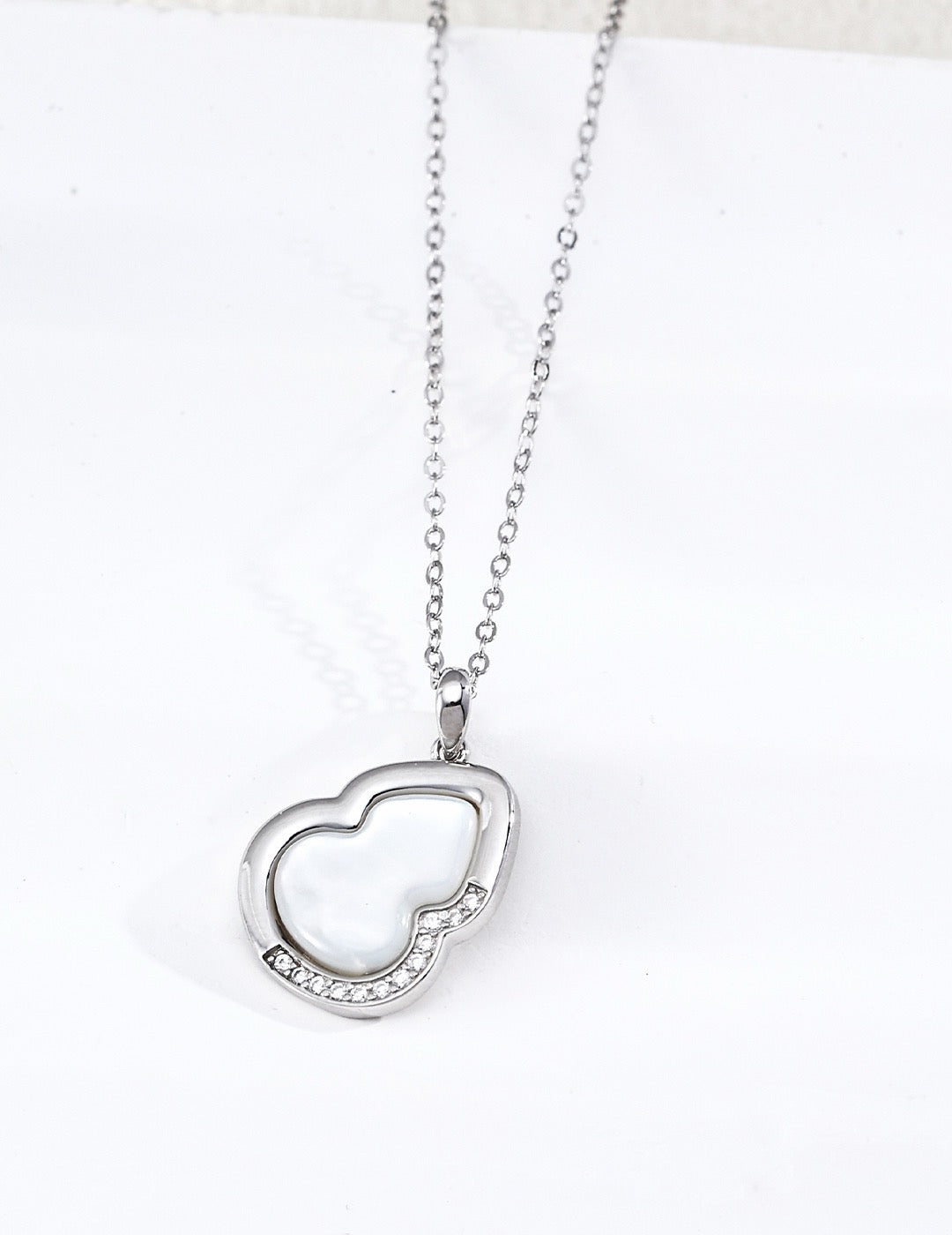 Calebasse Mother-of-Pearl Necklace
