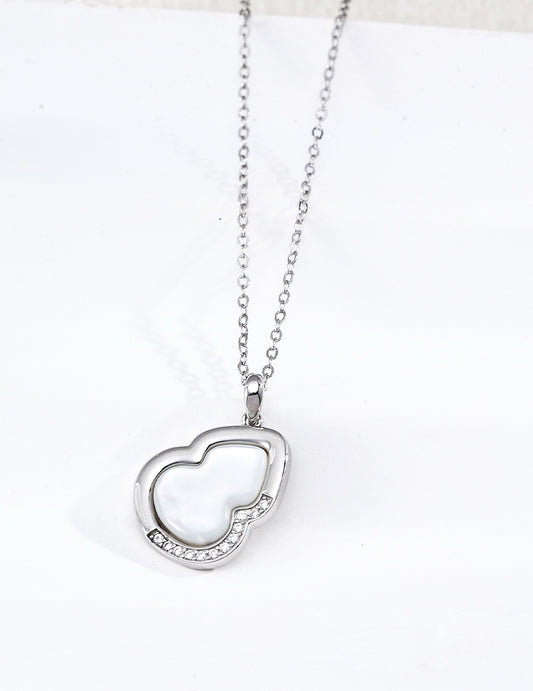 Calebasse Mother-of-Pearl Necklace