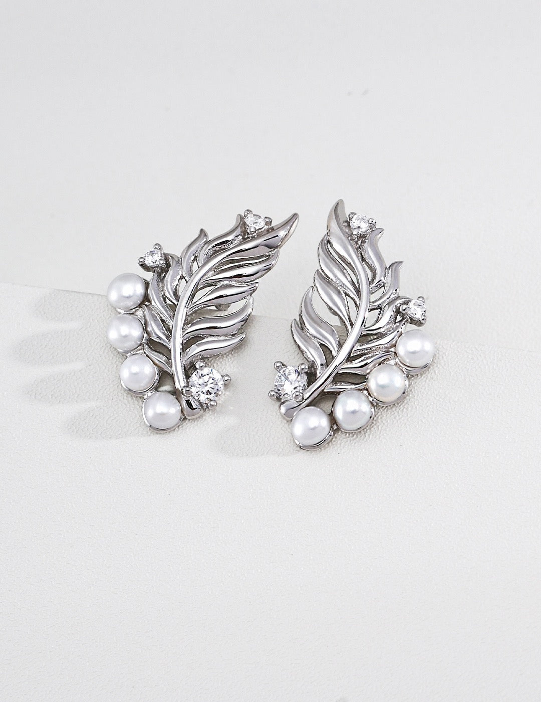 Feuille Pearl Cluster Earrings
