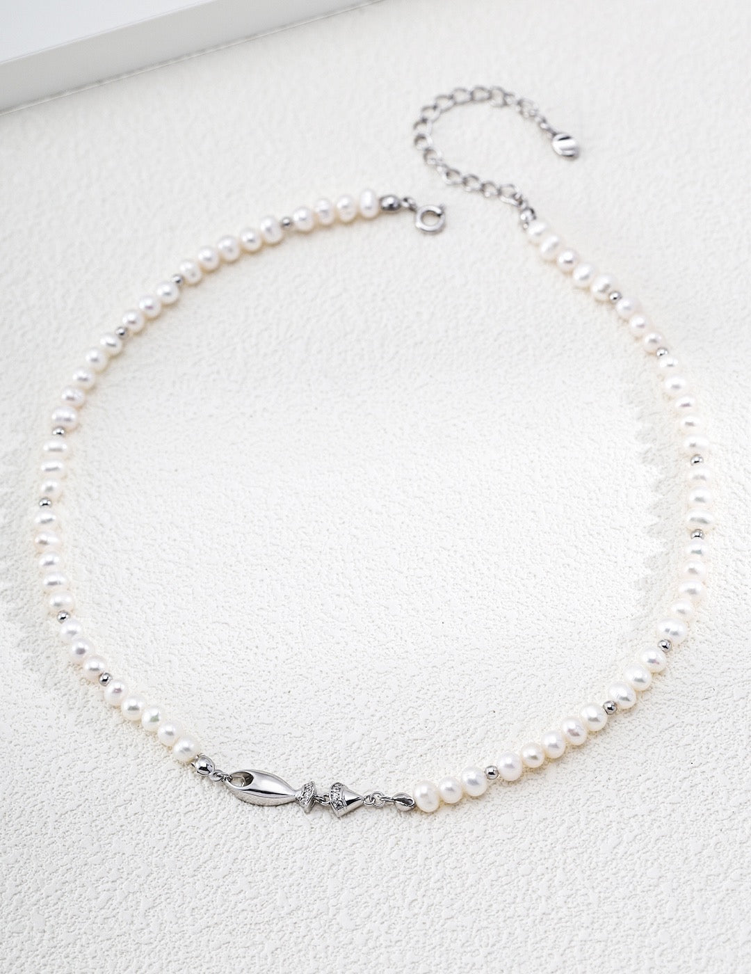 Poisson Pearl Strand Necklace