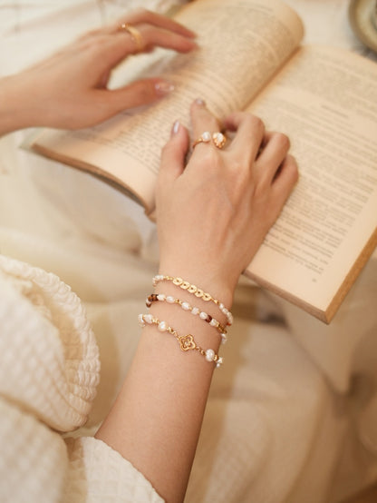 Petite Fleur pearl bracelet in 18K gold-plated sterling silver – view 2