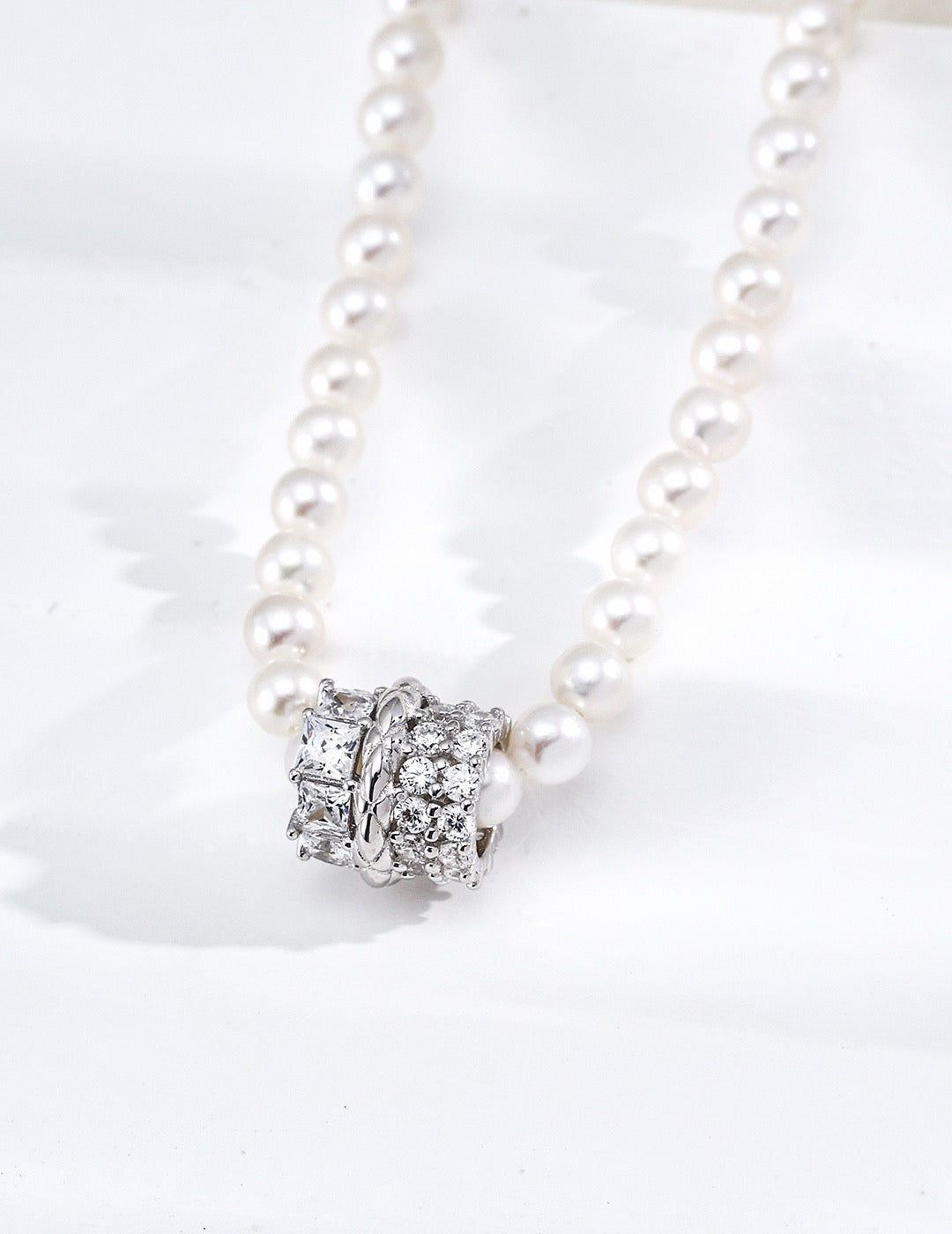Éclat Pearl Cage Necklace
