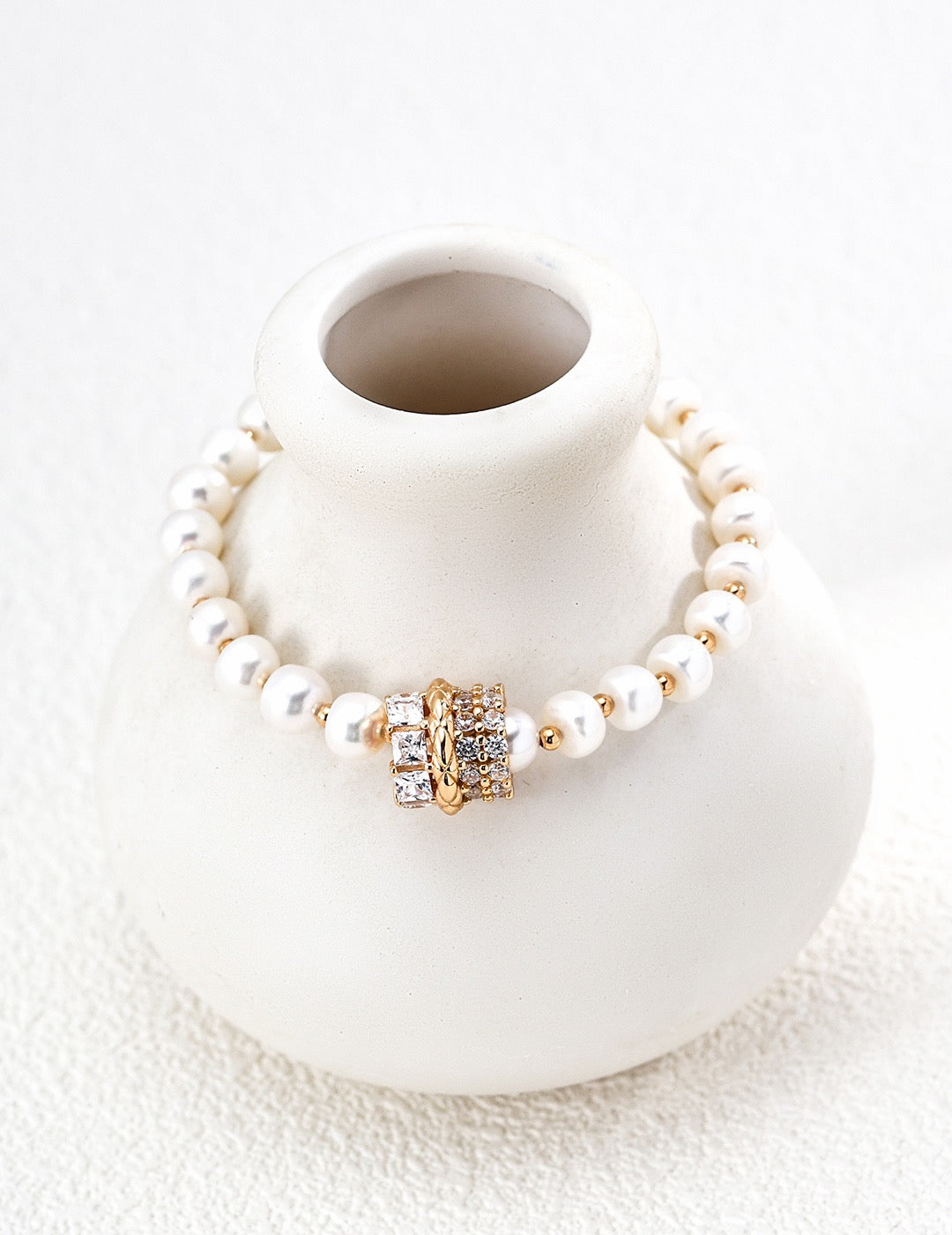 Clarté Pearl Barrel Bracelet