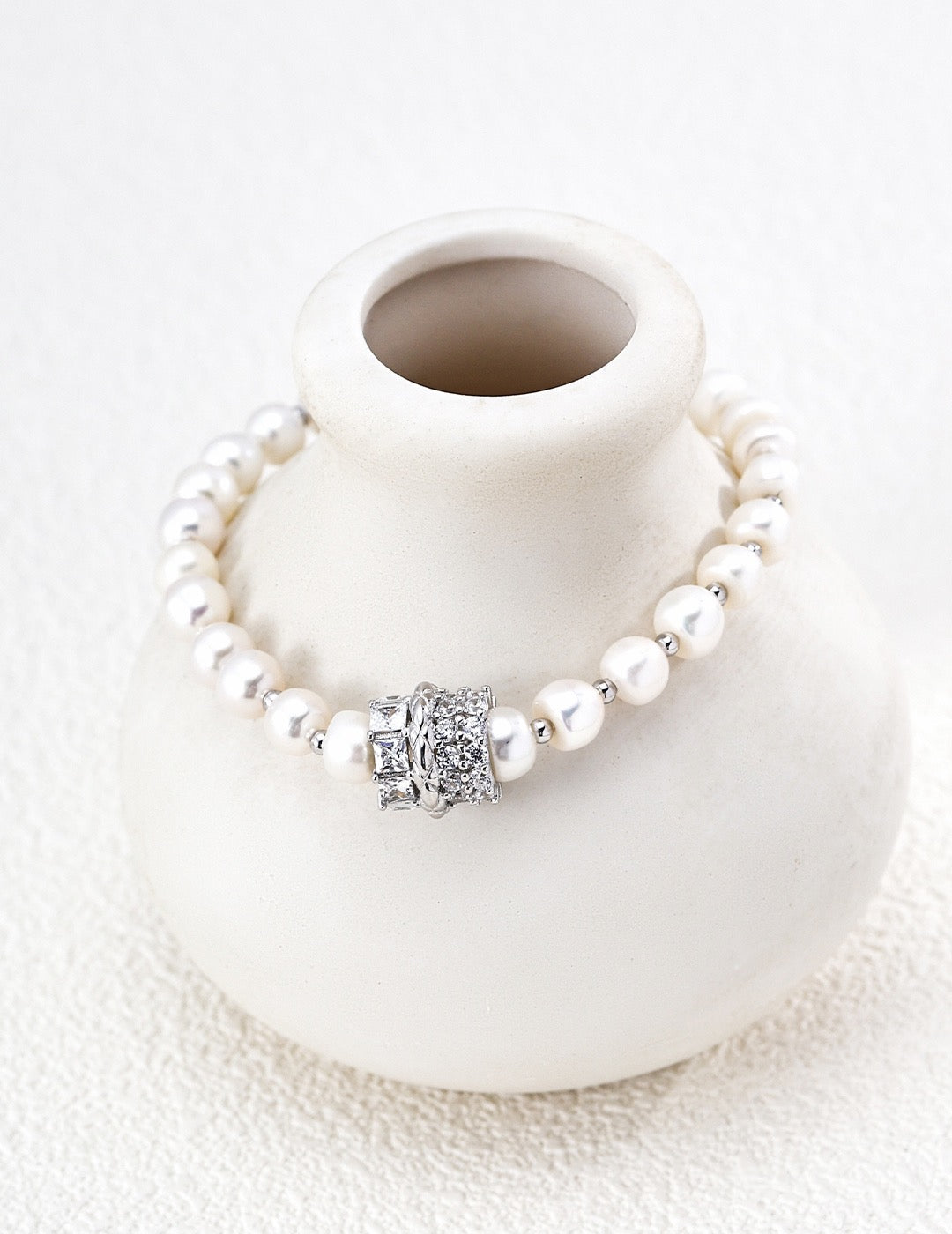 Clarté Pearl Barrel Bracelet – view 4