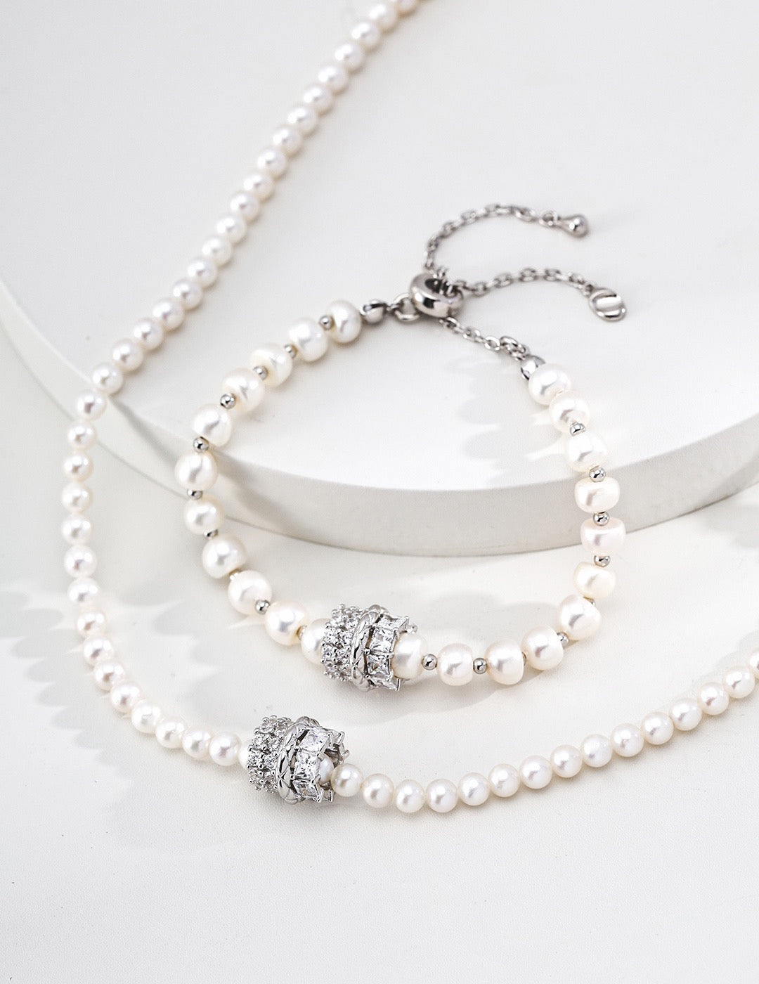 Clarté Pearl Barrel Bracelet – view 3