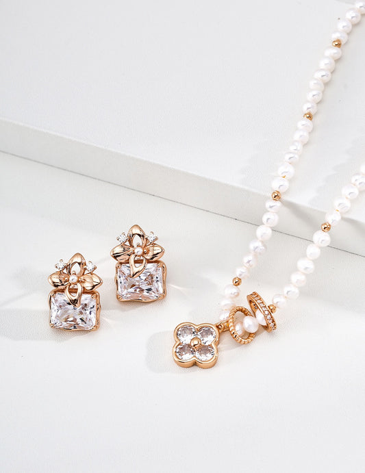 Trèfle Pearl Strand Necklace