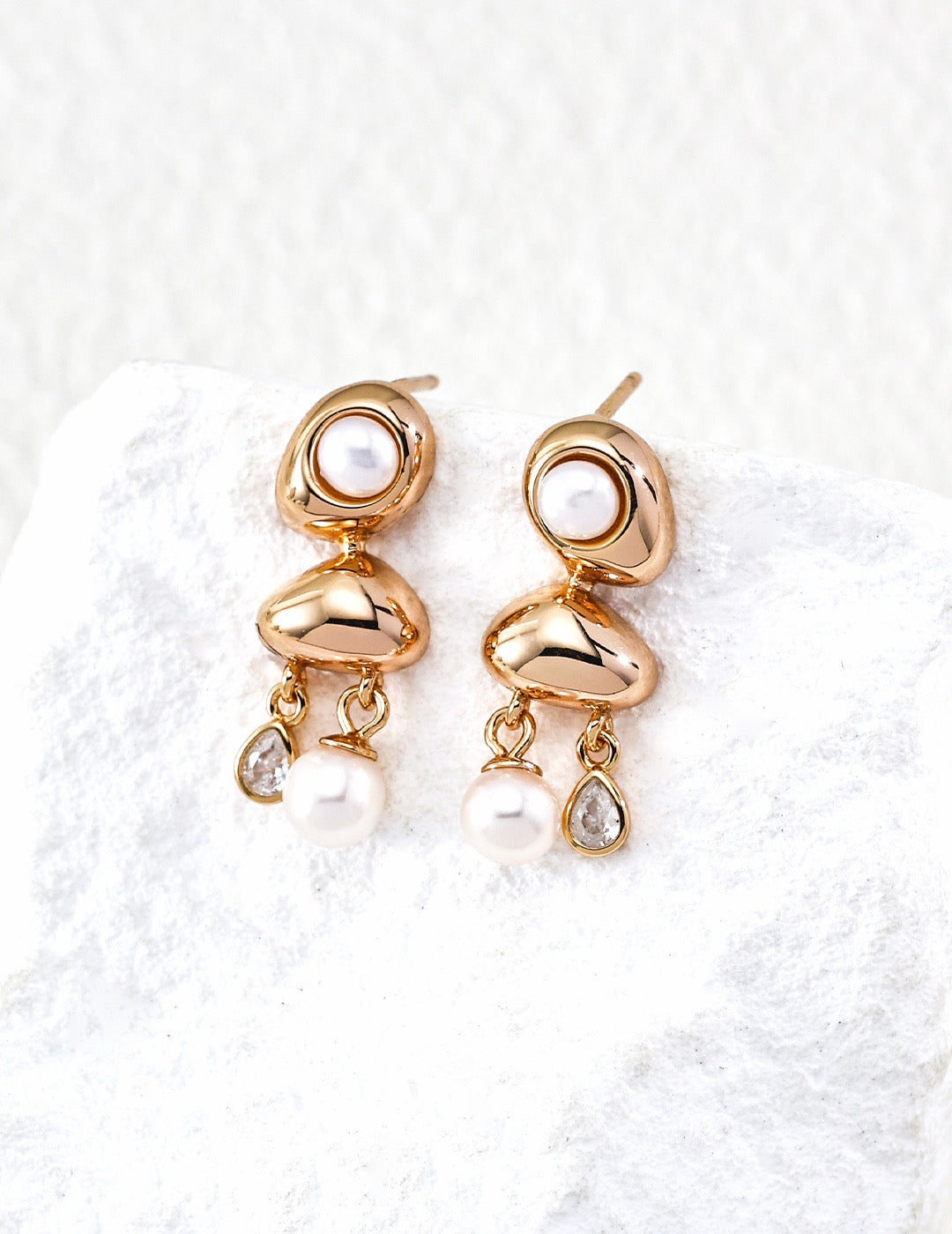 Rosée Pearl Sculptural Earrings – view 4