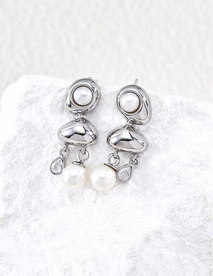 Rosée Pearl Sculptural Earrings – view 3