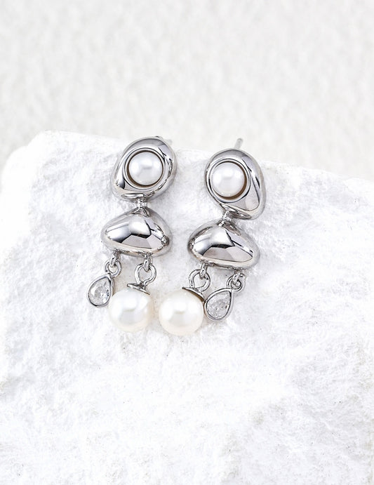 Rosée Pearl Sculptural Earrings – view 3
