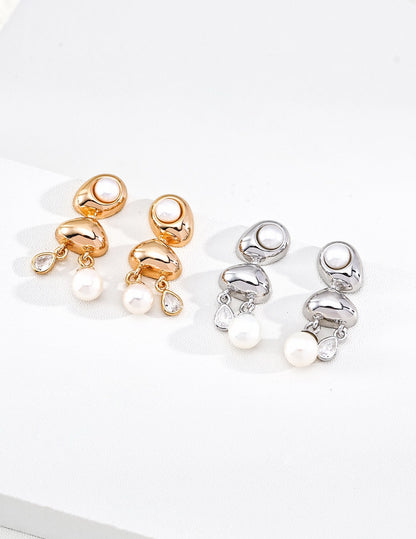 Rosée Pearl Sculptural Earrings