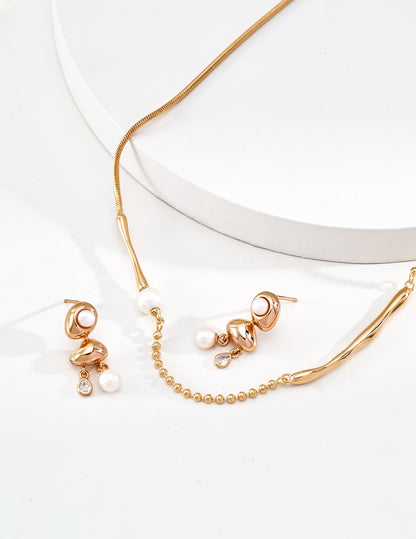 Rosée Pearl Sculptural Earrings – view 2