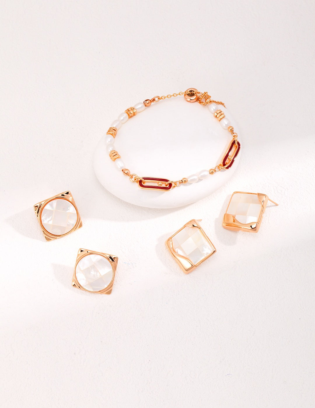 Cadre Geometric Stud Earrings – view 3