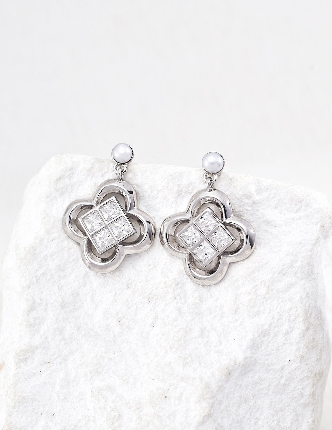 Trèfle Crystal Drop Earrings – view 4
