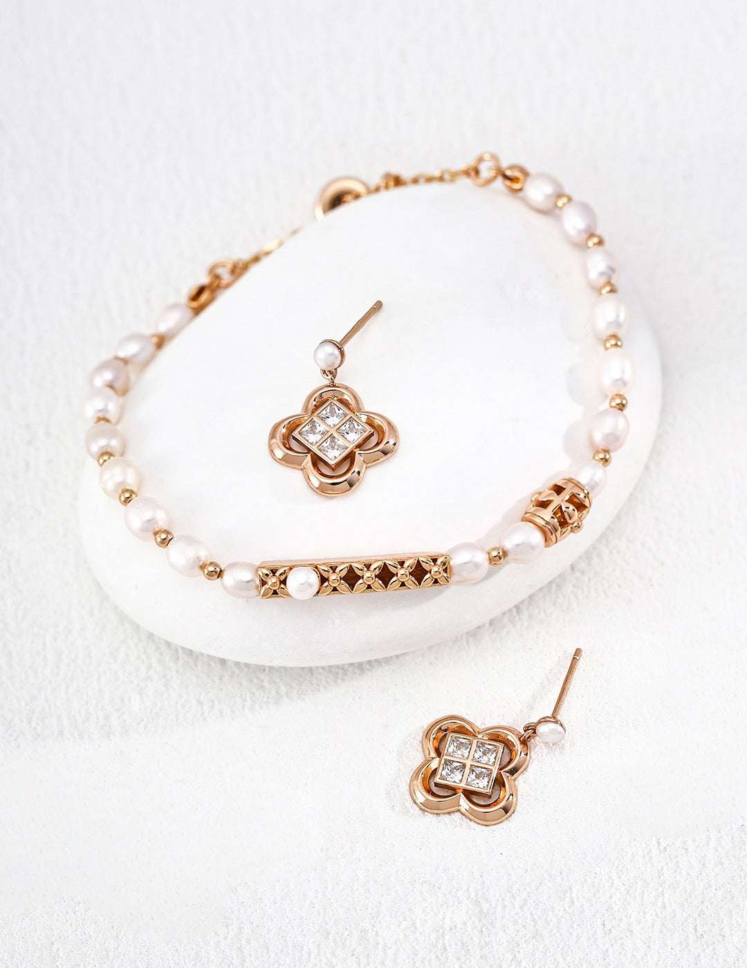 Trèfle Crystal Drop Earrings – view 3