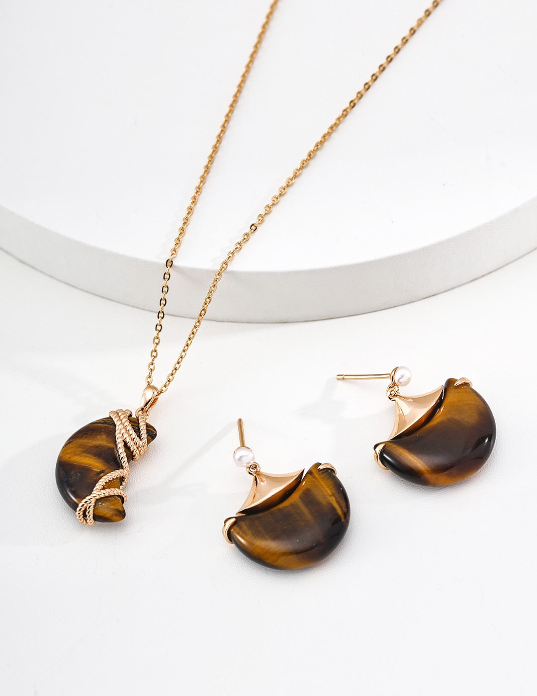 Œil de Tigre Shell Pendant Necklace — view 3