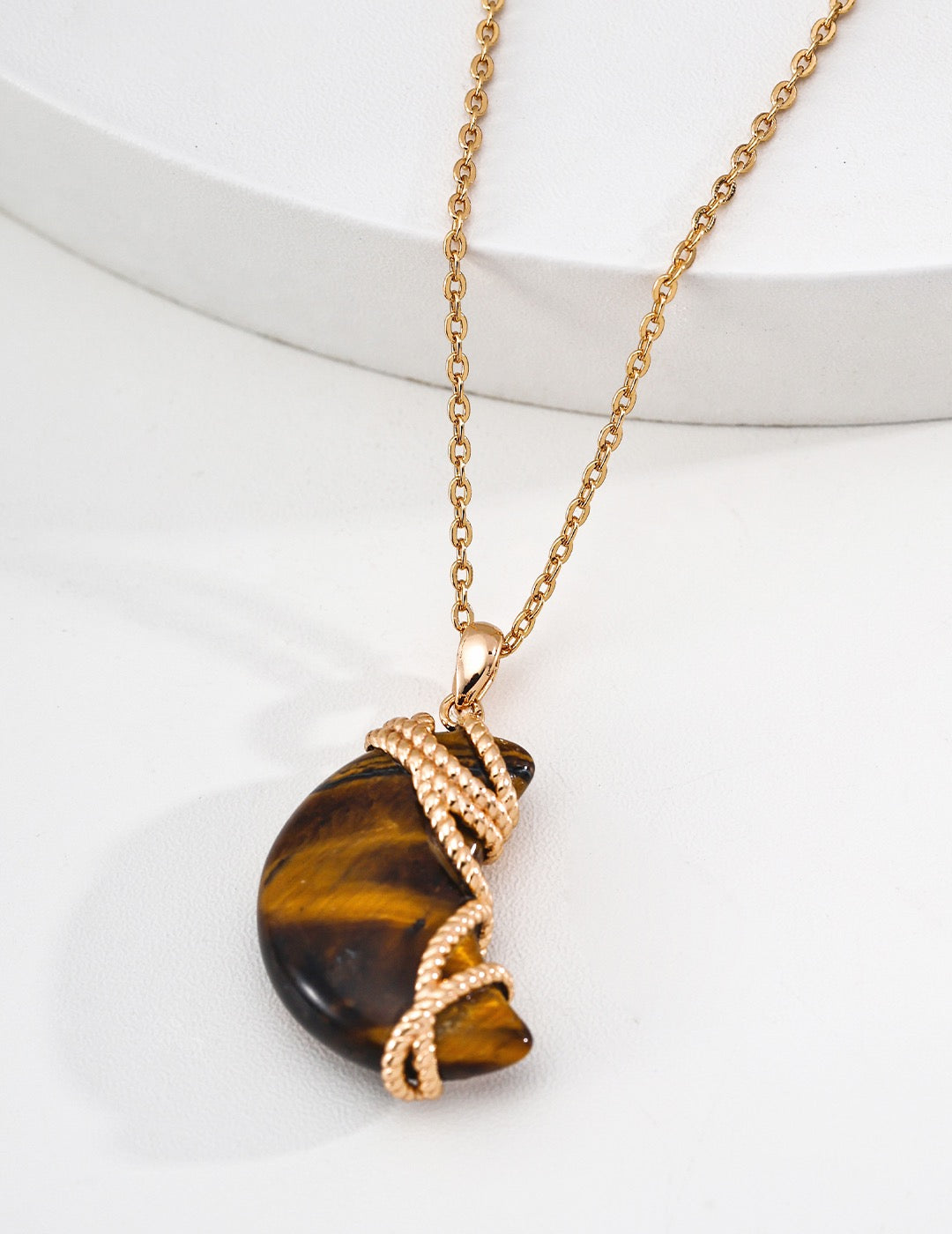Œil de Tigre Shell Pendant Necklace – view 4