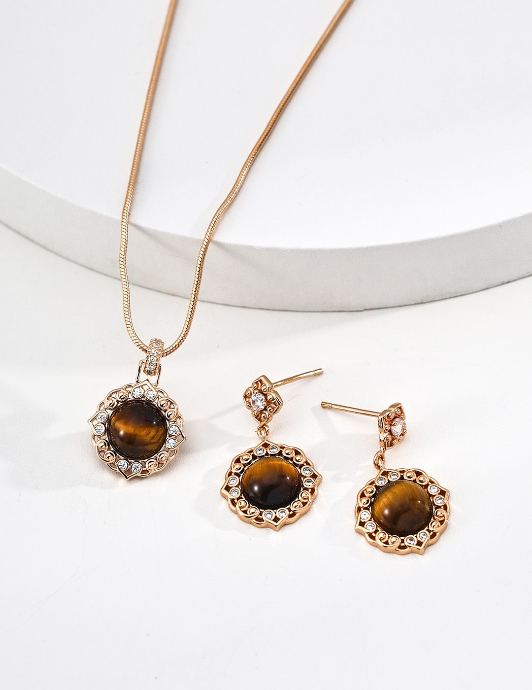Ambre Halo Pendant Necklace with Corail Halo Drop Earrings
