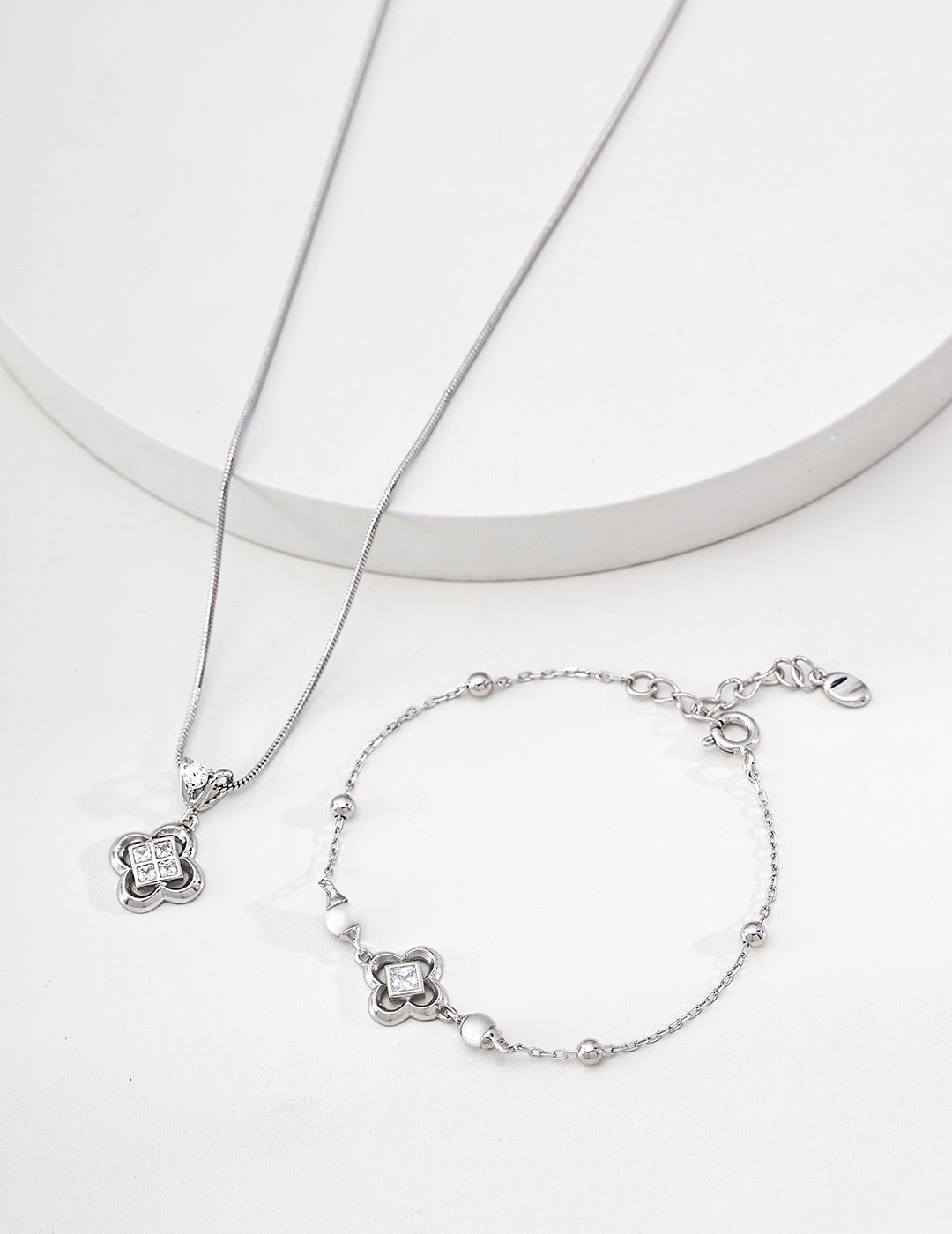 Carré Crystal Chain Bracelet
