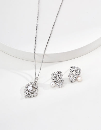Séraphine Pearl Pendant Necklace — view 3