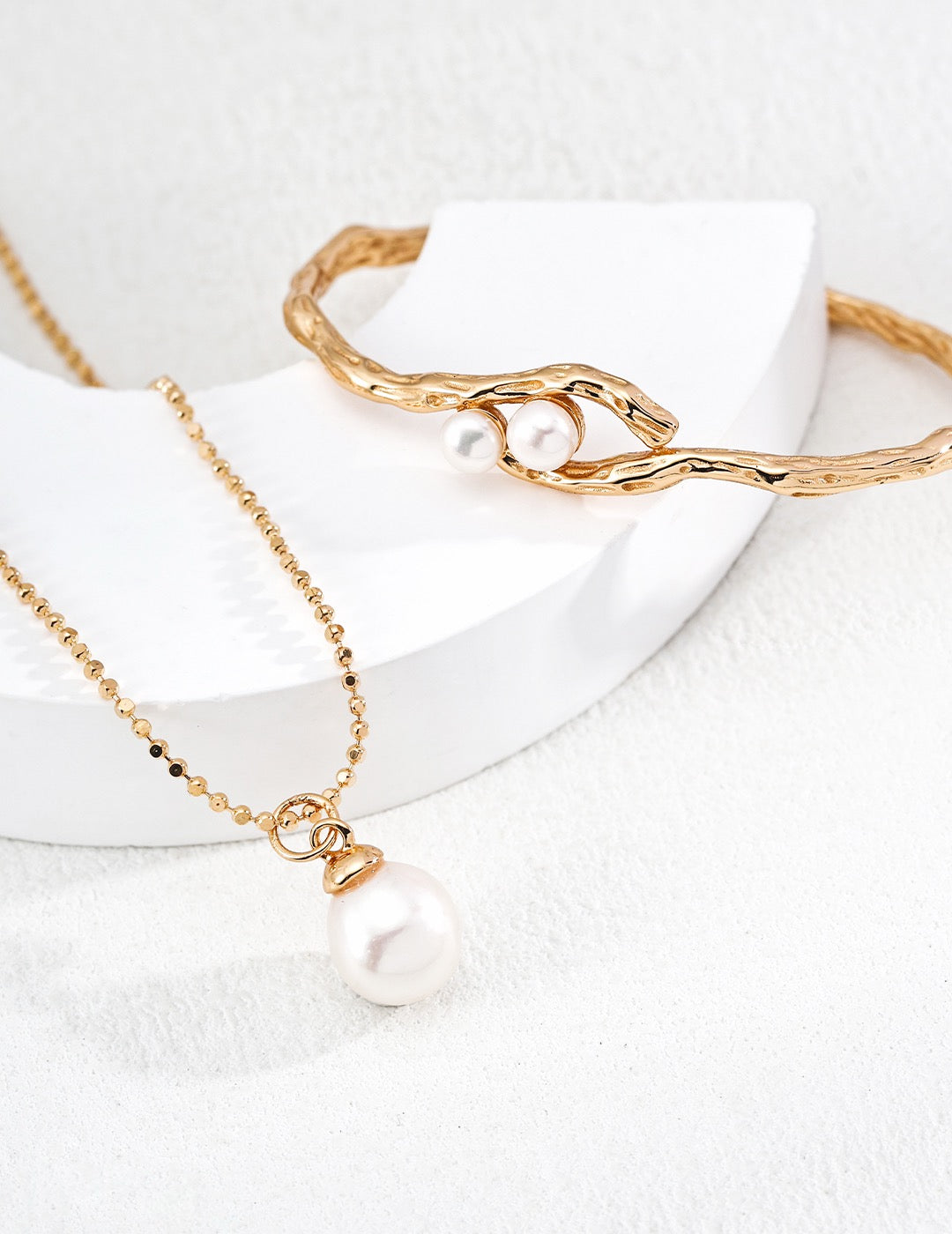 Perla Bow Pendant Necklace — view 4