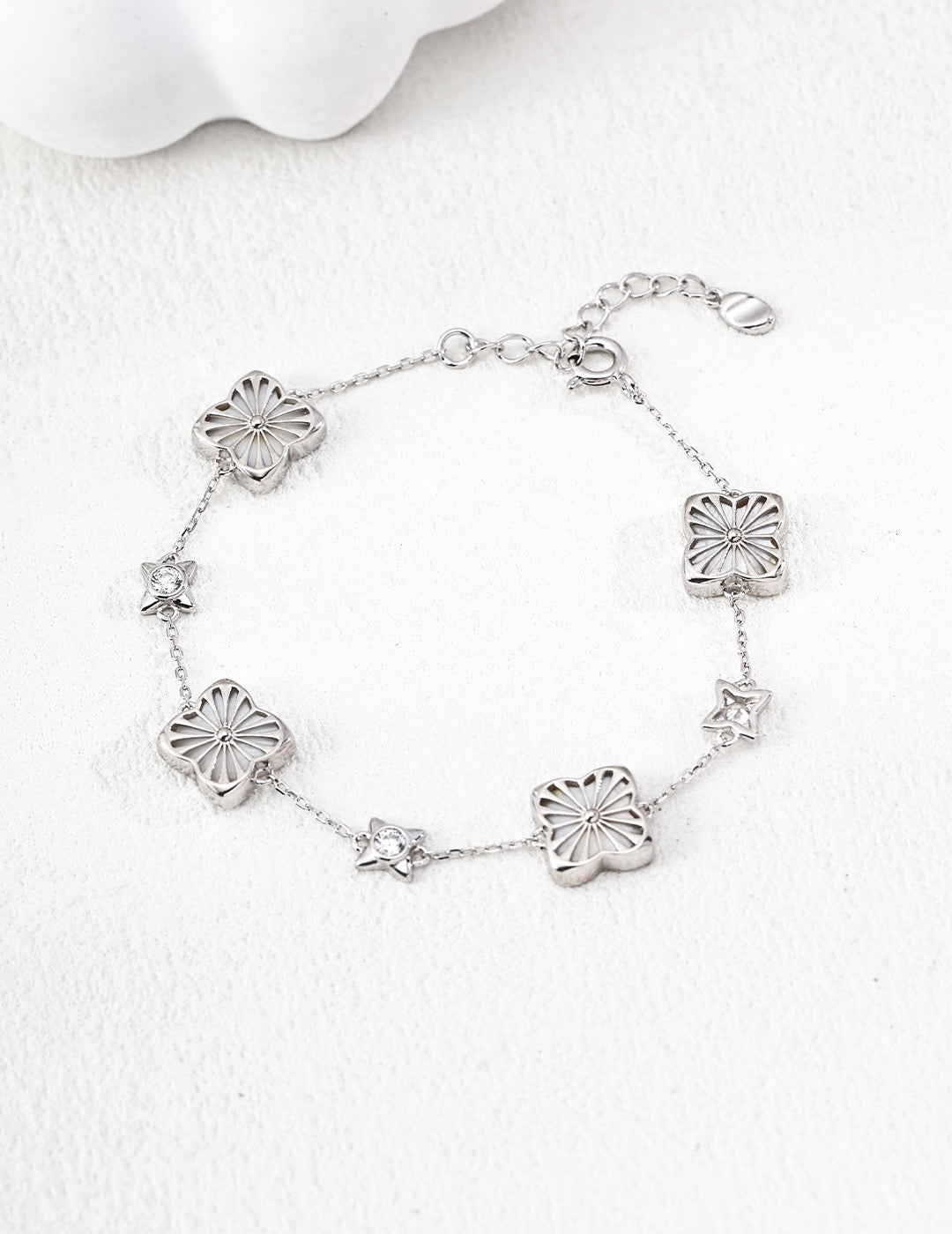 Fortuna Shell Clover Bracelet