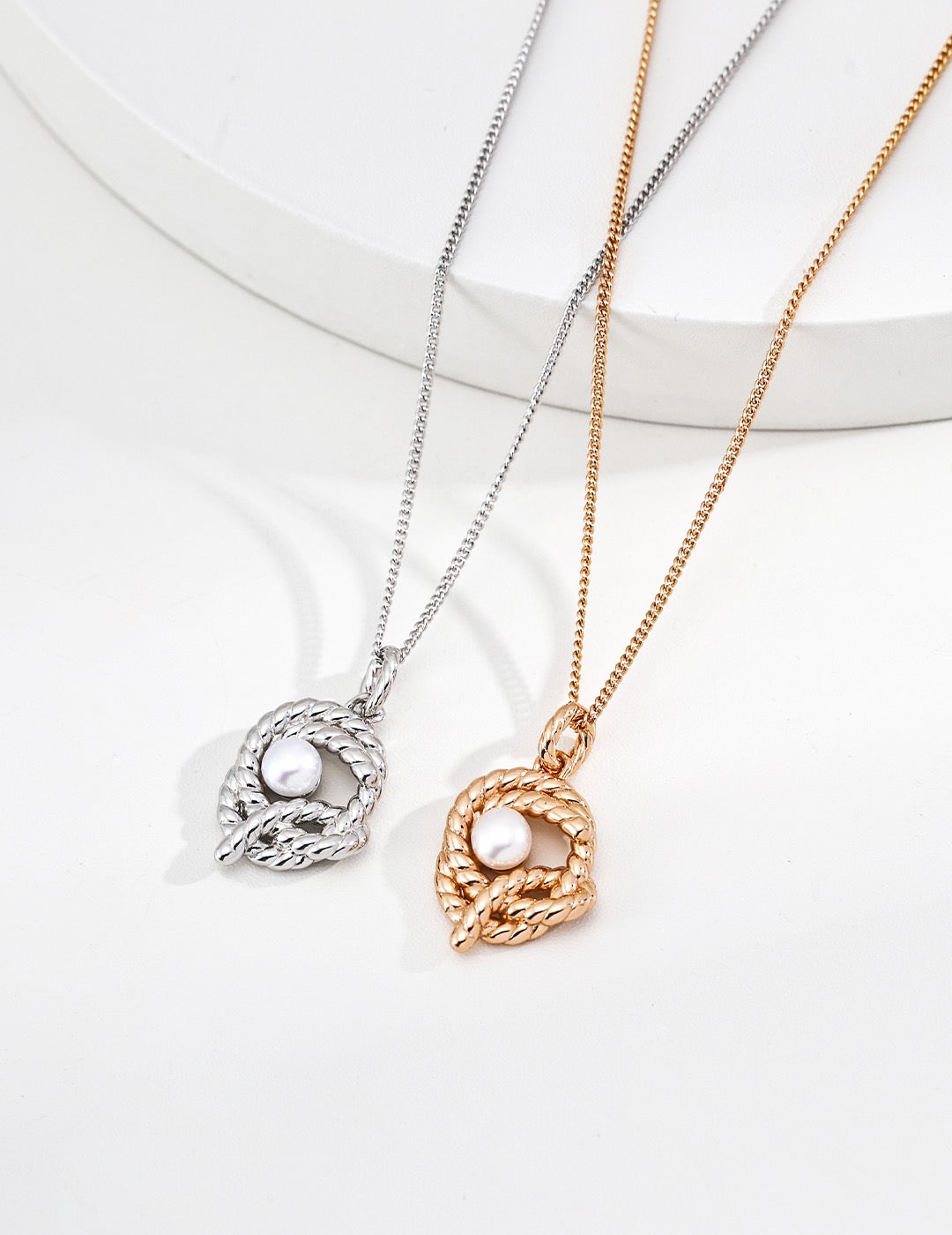 Séraphine Pearl Pendant Necklace — view 4
