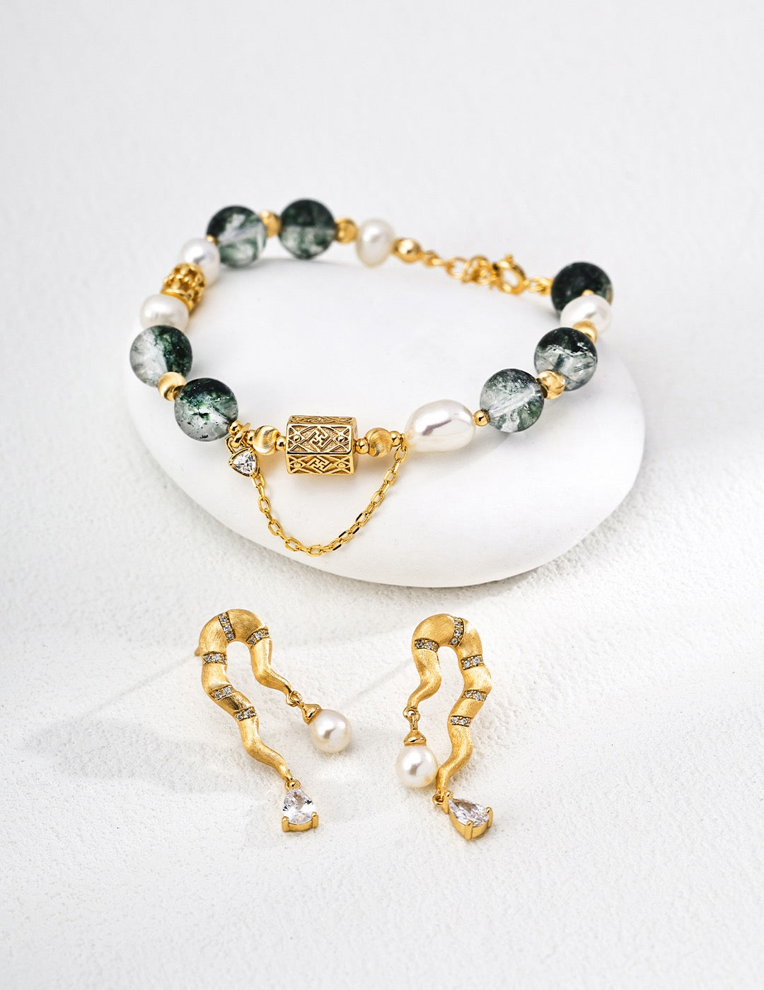 Brume Verte Pearl Bracelet — view 3