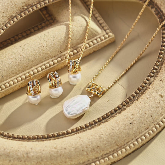 Astre Pearl & Crystal Necklace — video