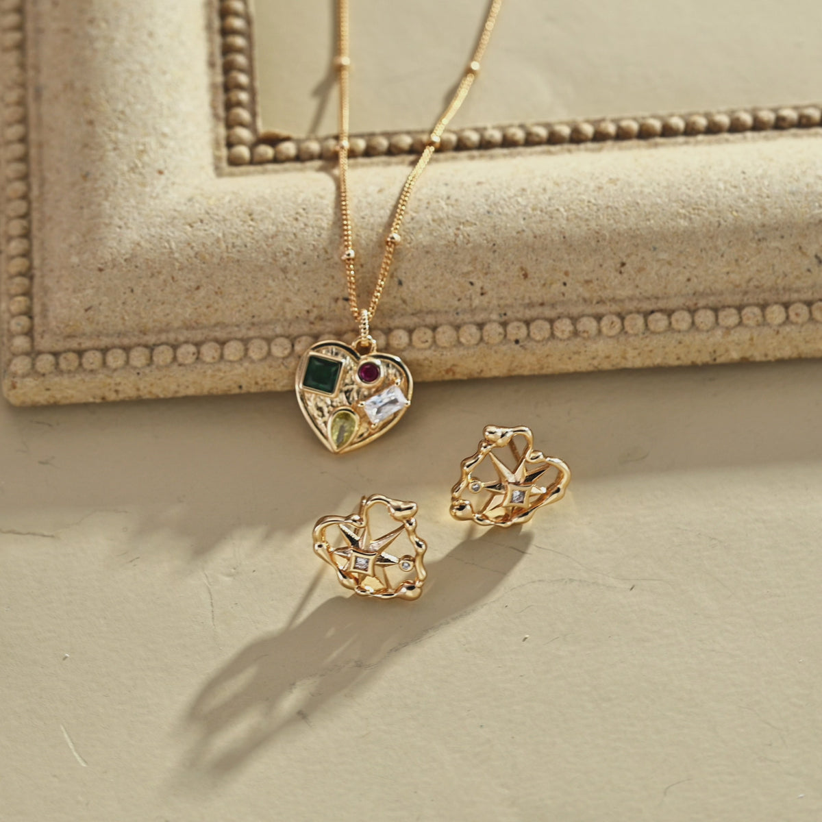 Jardin Gemstone Heart Necklace — video