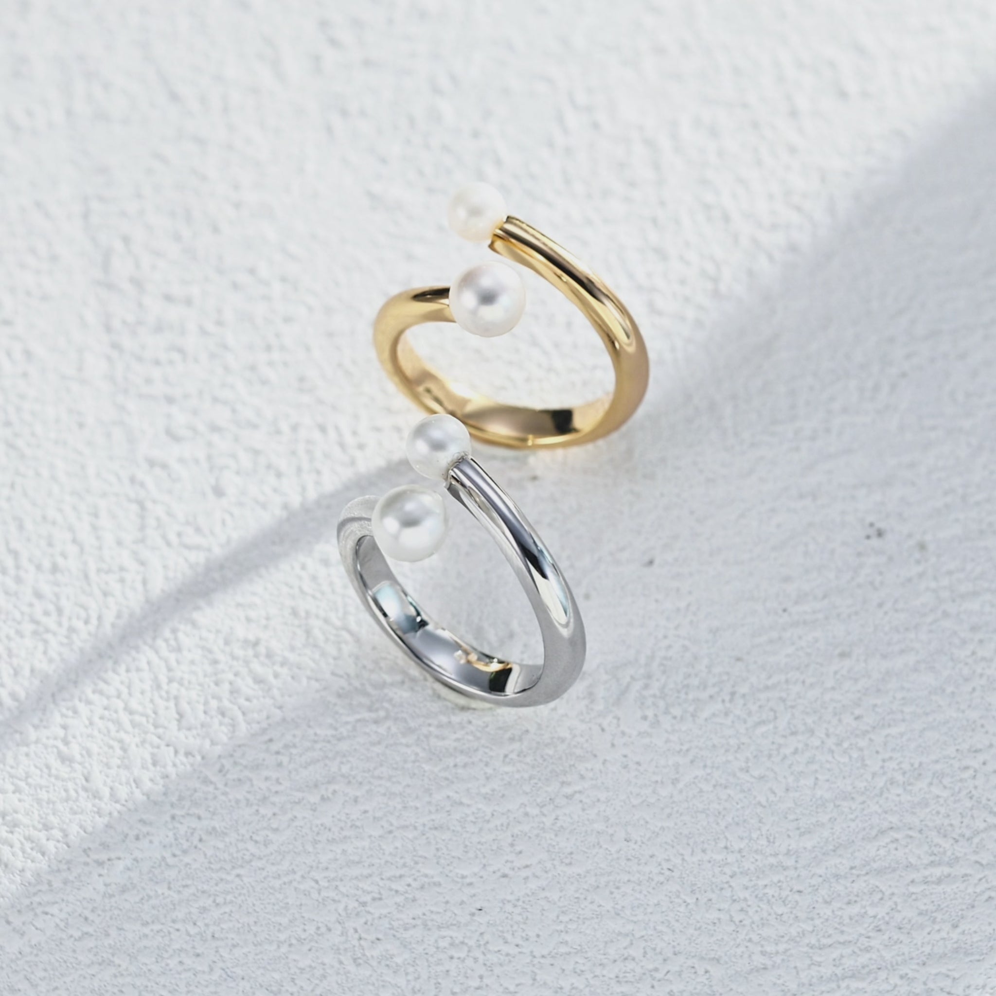 Lune Pearl Open Ring — video