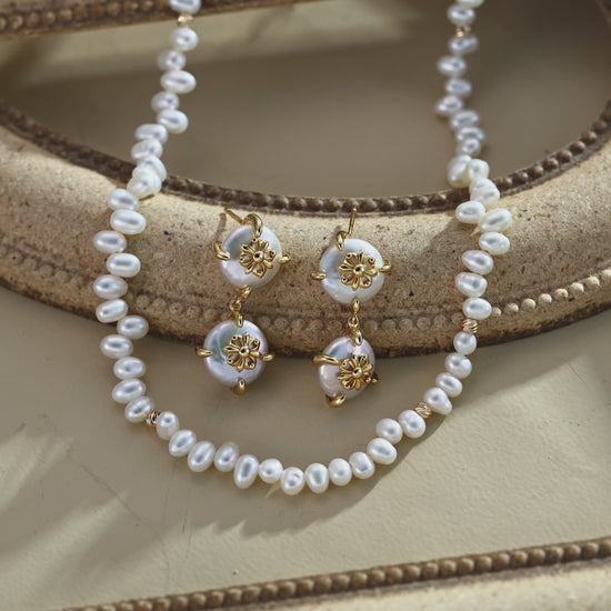 Rêverie Pearl Strand Necklace — video
