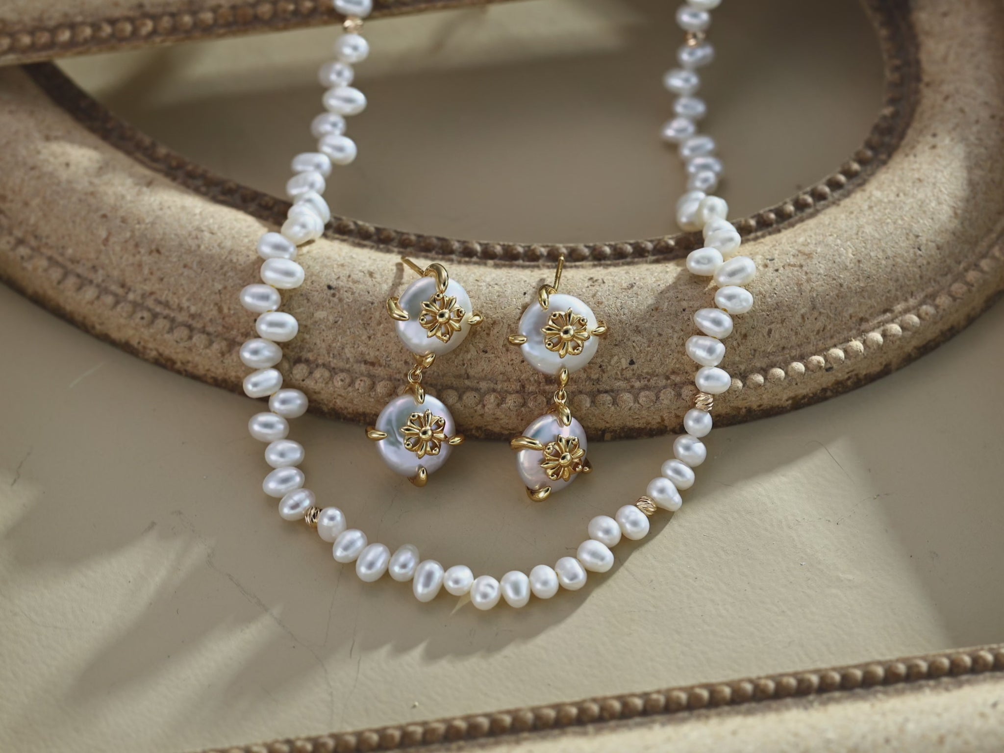 Rêverie Pearl Strand Necklace — video