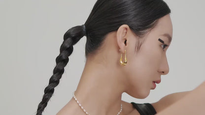 Fleur Pearl Cluster Ring — video