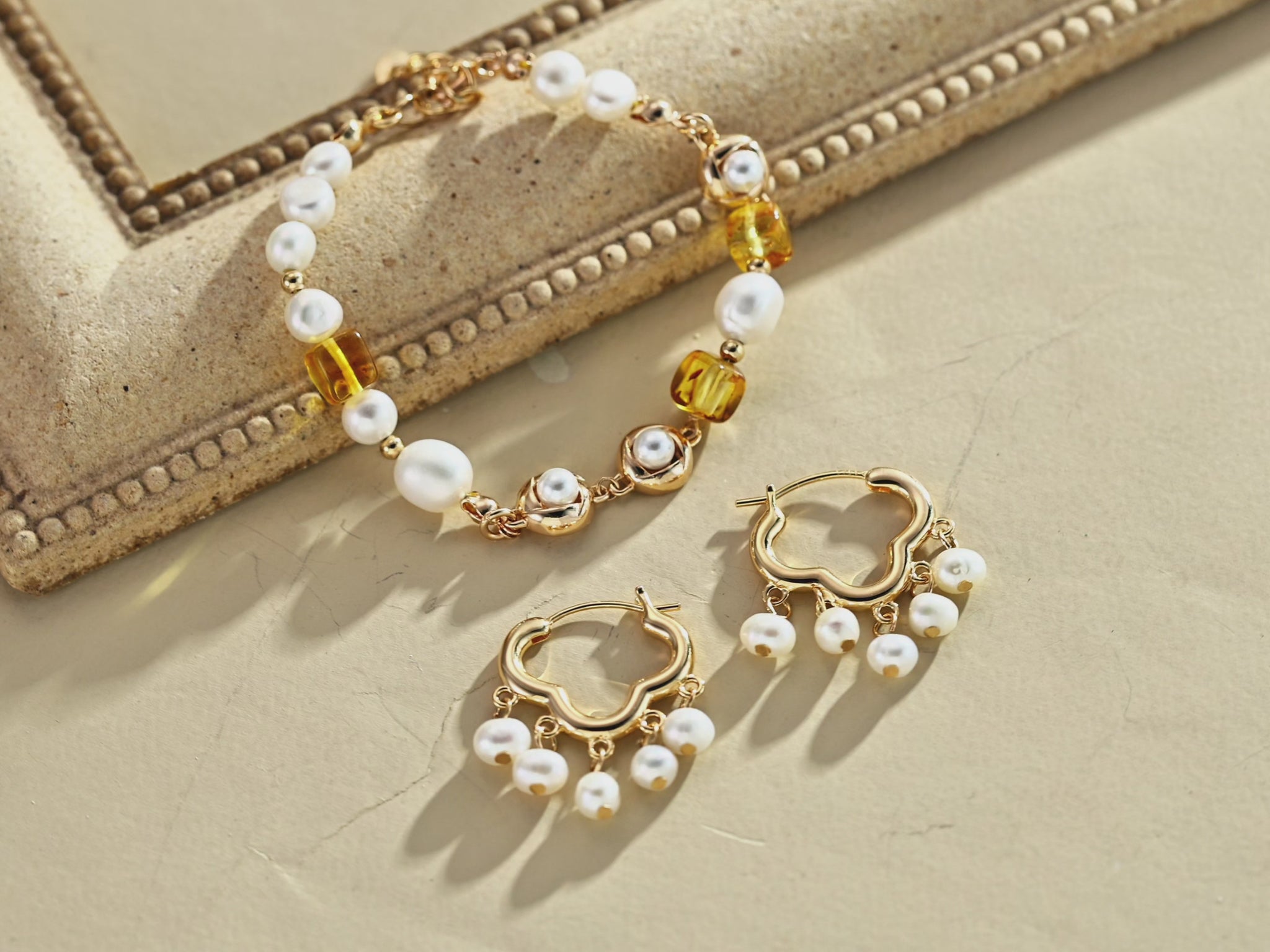 Nuage Pearl Hoops — video