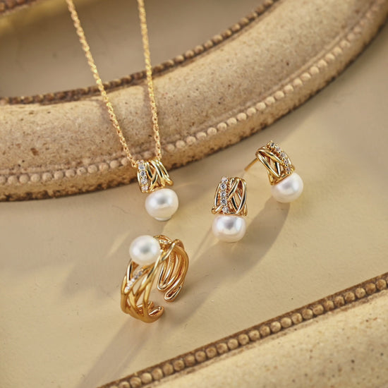 Entrelacé Pearl Ring — video